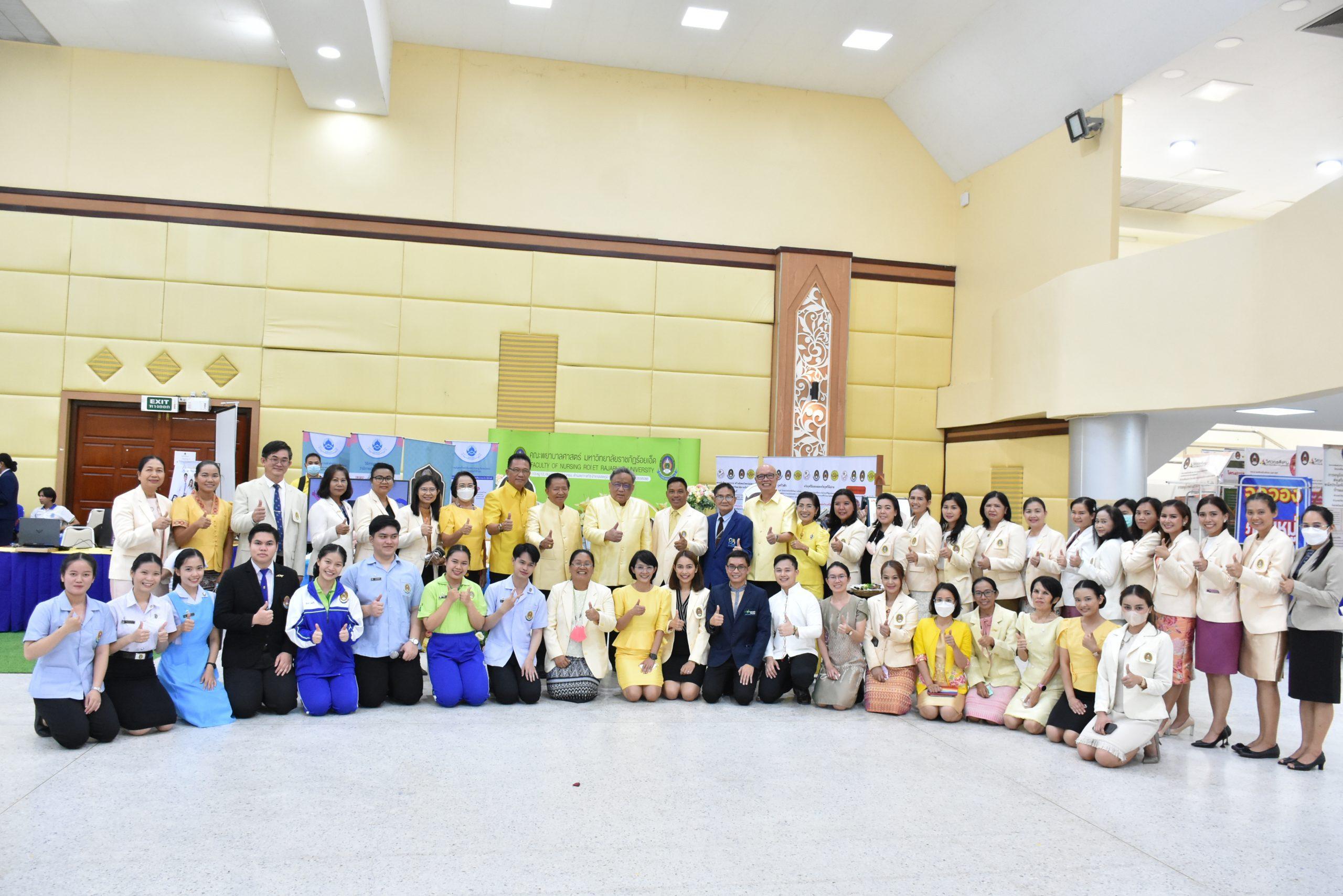 ปาฐกถาพิเศษ “เหลียวหลังแลหน้า : การปรับตัวของมหาวิทยาลัยราชภัฏร้อยเอ็ด เพื่อการพัฒนาท้องถิ่นอย่างยั่งยืน”