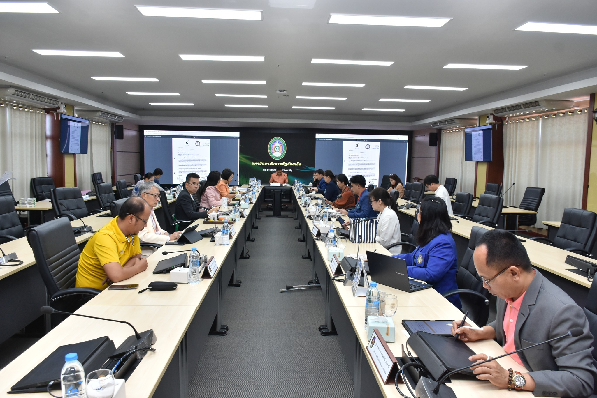 การประชุมคณะกรรมการบริหารมหาวิทยาลัยราชภัฏร้อยเอ็ด สมัยสามัญ ครั้งที่ 15(363)/2567