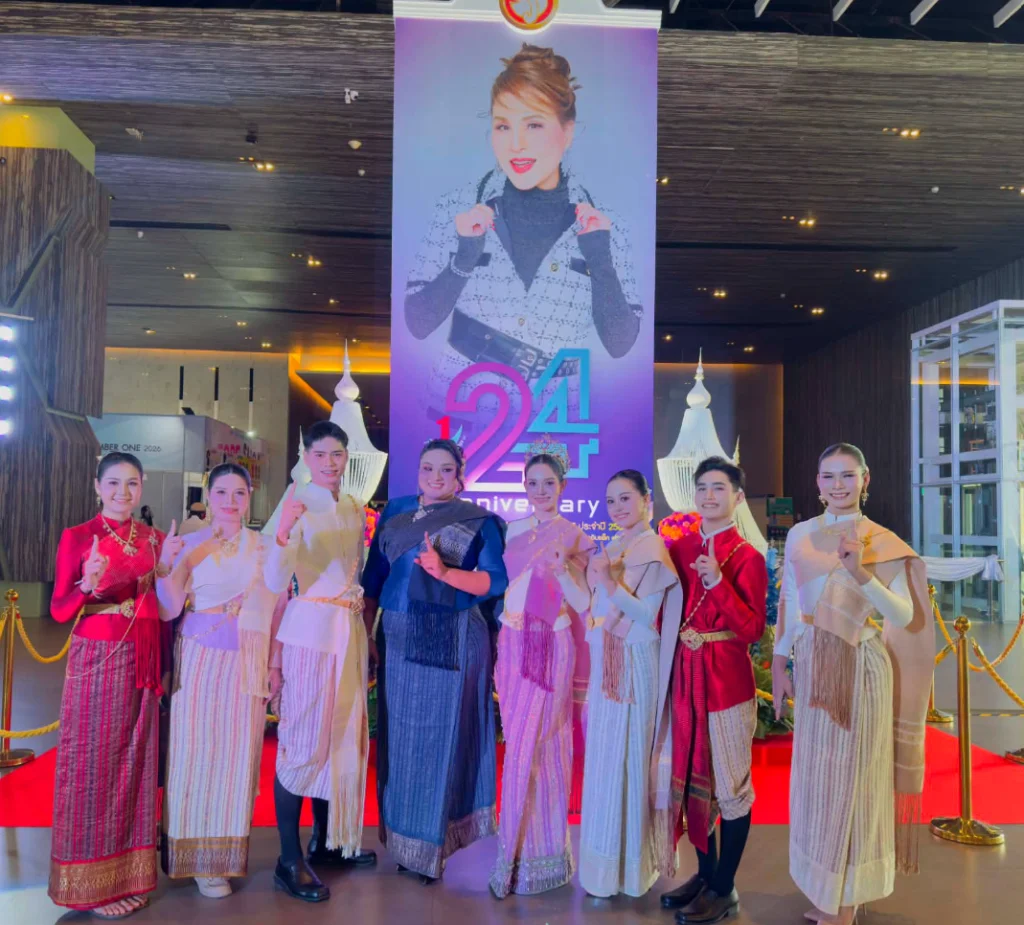 ชมรม TO BE NUMBER ONE มหาวิทยาลัยราชภัฏร้อยเอ็ด นำเสนอผลงานระดับประเทศ ลุ้นรักษามาตรฐานระดับทอง ปีที่ 1 ภายใต้แนวคิด “ผ้าไหมร้อยเอ็ดสาเกตนคร งามวิจิตรา สง่างาม”