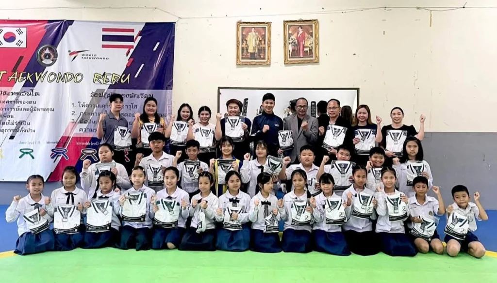 โรงเรียนสาธิตมหาวิทยาลัยราชภัฏร้อยเอ็ดขอขอบพระคุณ ชมรมศิษย์เก่ามหาวิทยาลัยราชภัฏร้อยเอ็ด